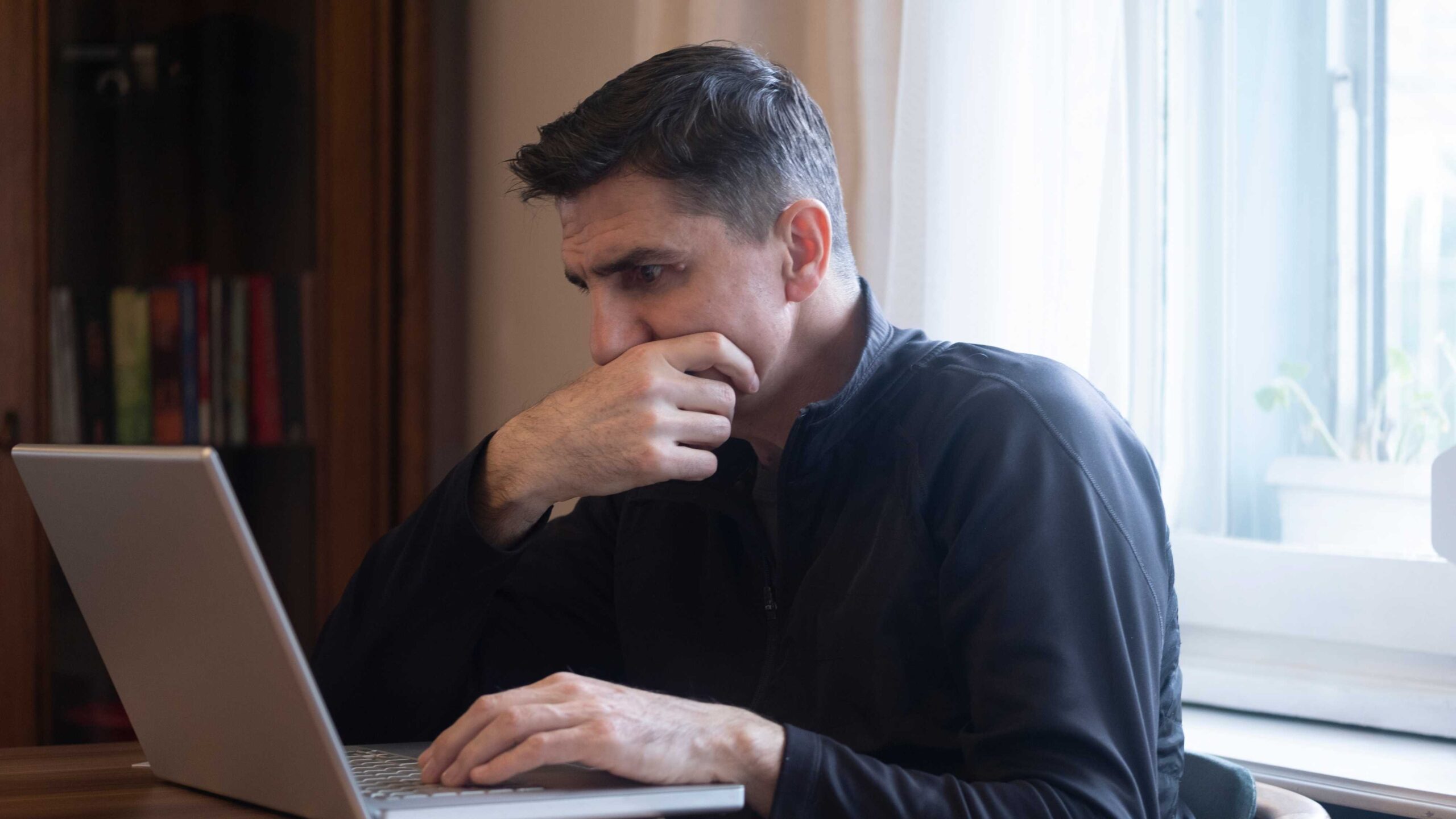 Man typing on a laptop computer